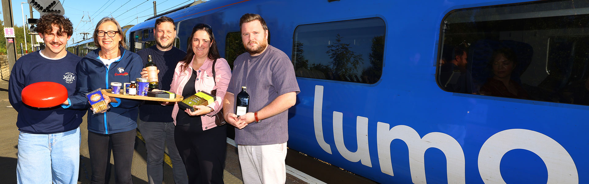 Group of people in front of a Lumo train