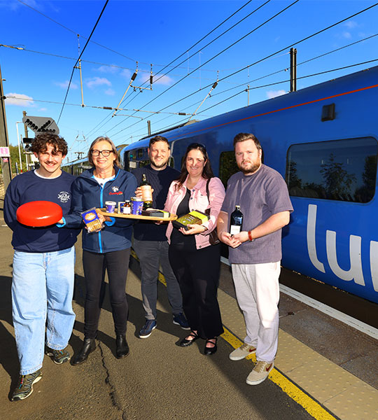 Group of people in front of a Lumo train
