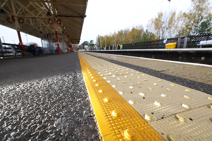 Yellow line at Morpeth station
